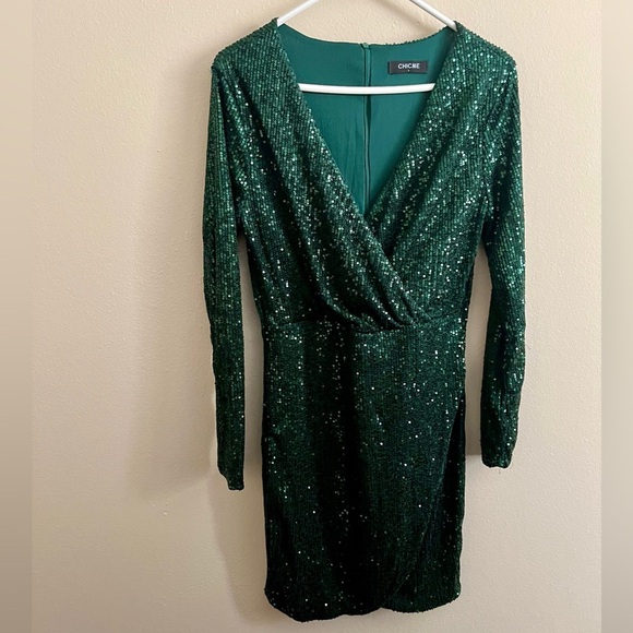 Emerald Green Sequined Dress - Picture 1 of 11
